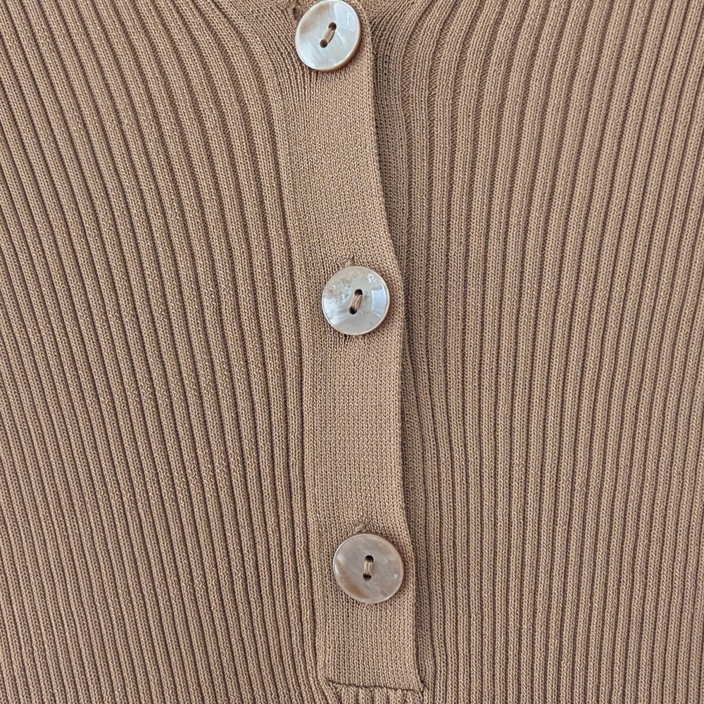 Leith V-Neck Brown Ribbed Button-Up Sweater - Picture 2 of 12